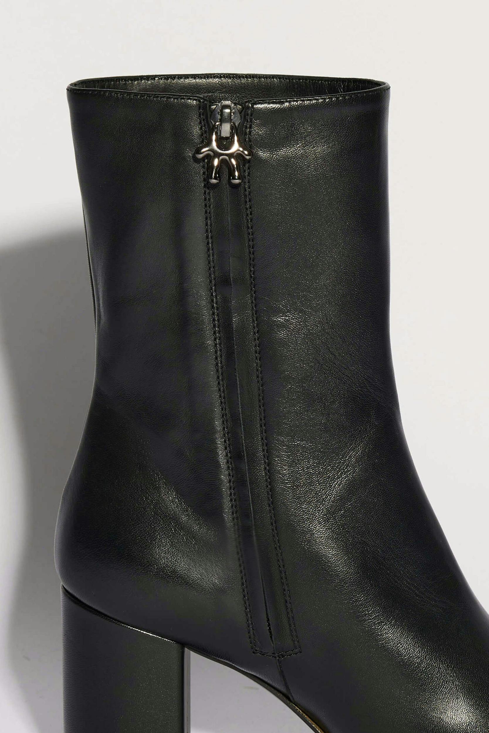 Finger ankle boots